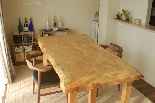 無垢天板 トチ一枚板天板ダイニングテーブル│オーダー家具と無垢天板